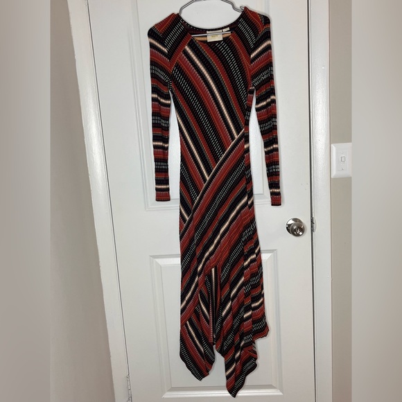 Maeve Dress - Picture 1 of 3